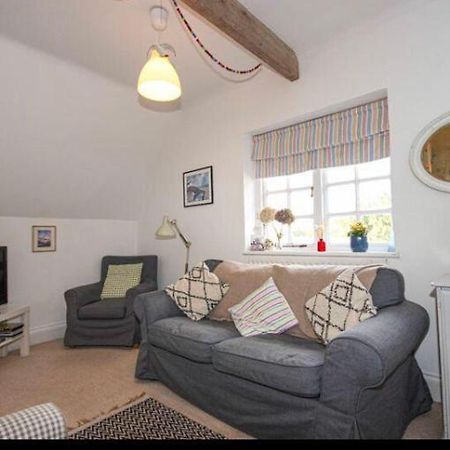 Light And Airy Central Lyme Regis Appartment With Parking Dış mekan fotoğraf